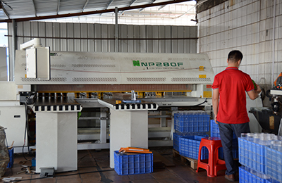 自動(dòng)開(kāi)料機(jī) (2).jpg